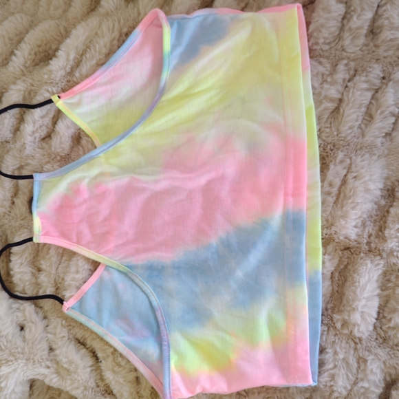 Colorful Tie-Dye Tank and Shorts Set - Picture 5 of 6